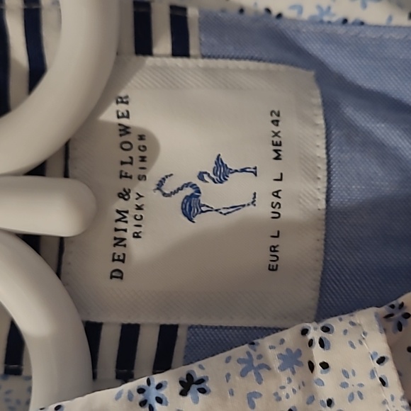 Mens casual button up. Size large - Picture 2 of 6